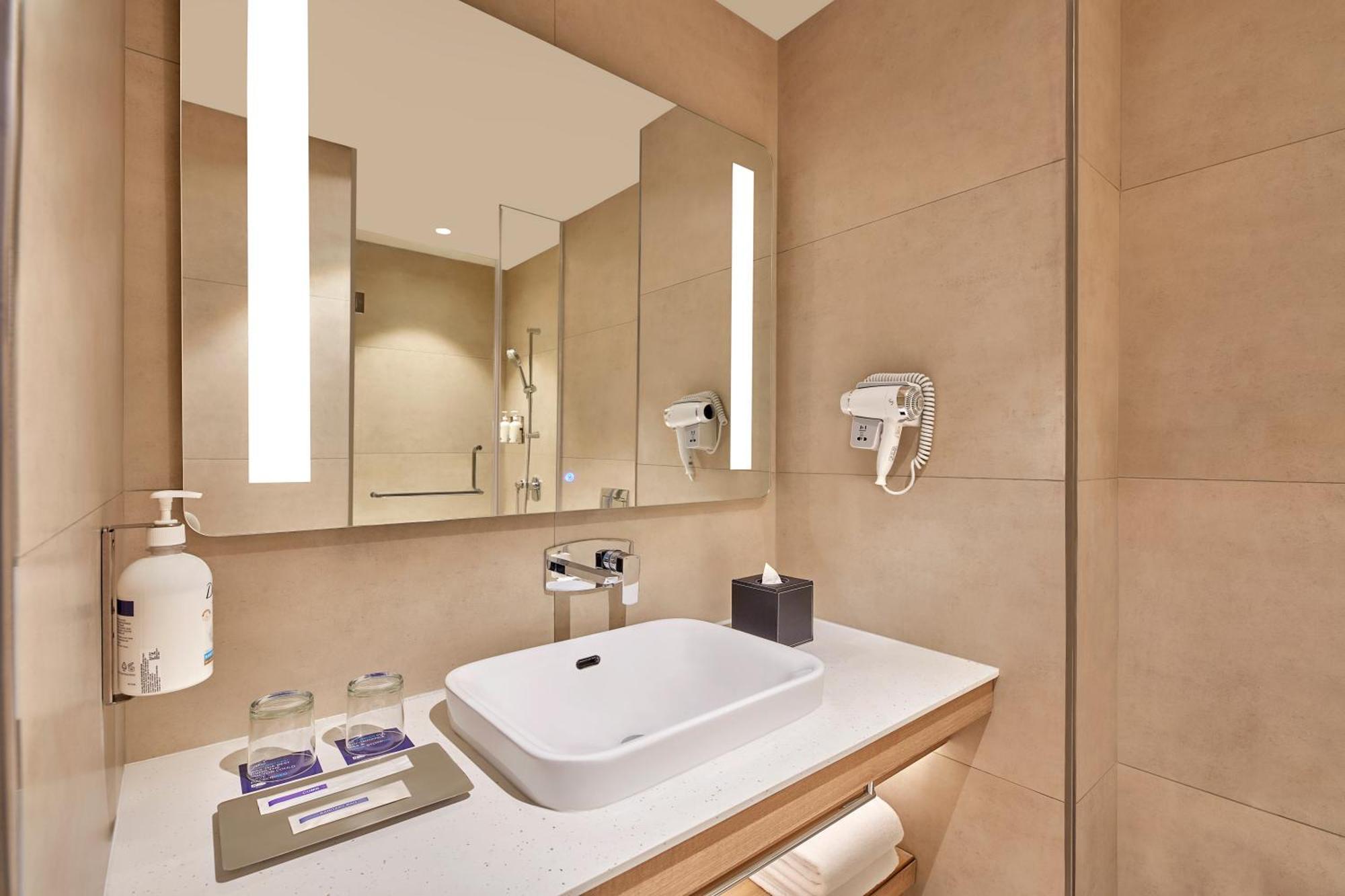 Holiday Inn Express Bengaluru Bommasandra By Ihg Kammasandra Eksteriør billede