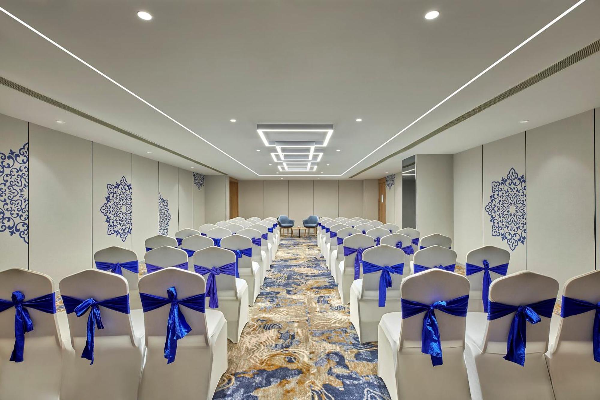 Holiday Inn Express Bengaluru Bommasandra By Ihg Kammasandra Eksteriør billede