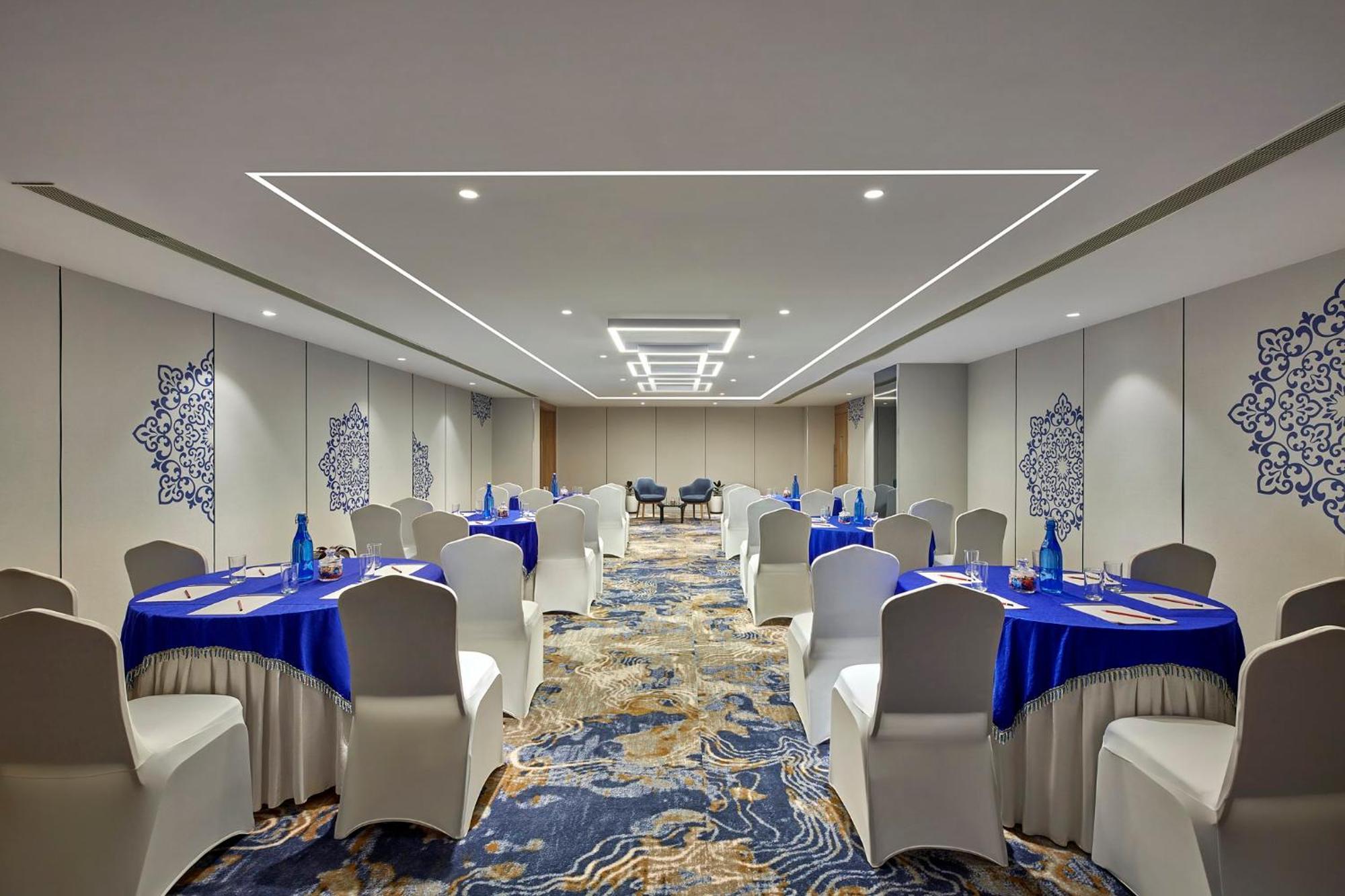 Holiday Inn Express Bengaluru Bommasandra By Ihg Kammasandra Eksteriør billede