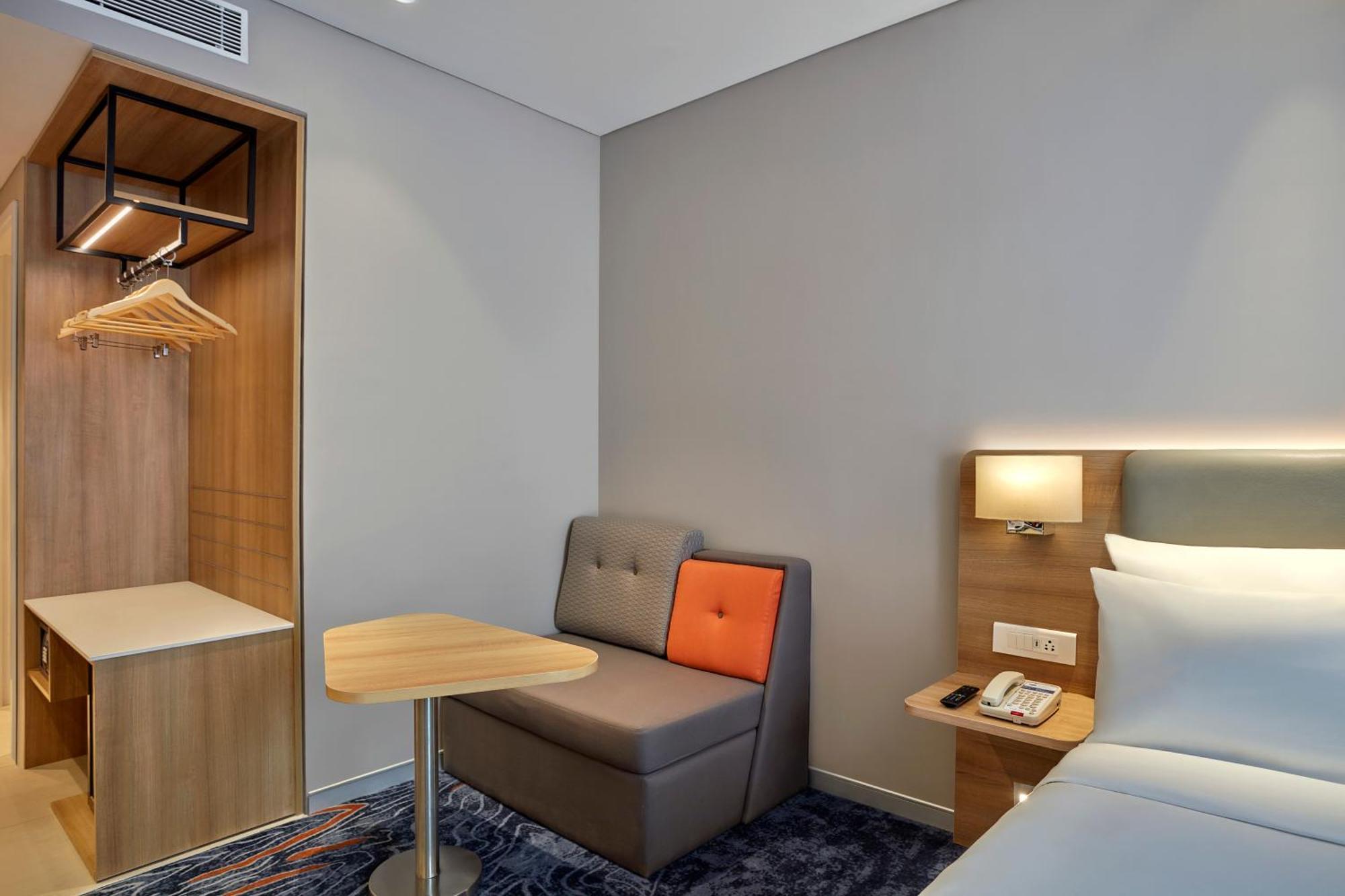 Holiday Inn Express Bengaluru Bommasandra By Ihg Kammasandra Eksteriør billede